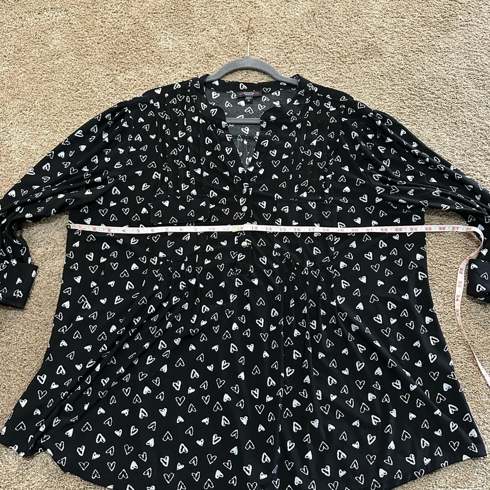 Cocoma women’s black white heart print roll tab 3/4 sleeve v-neck blouse size 3X - Picture 8 of 13